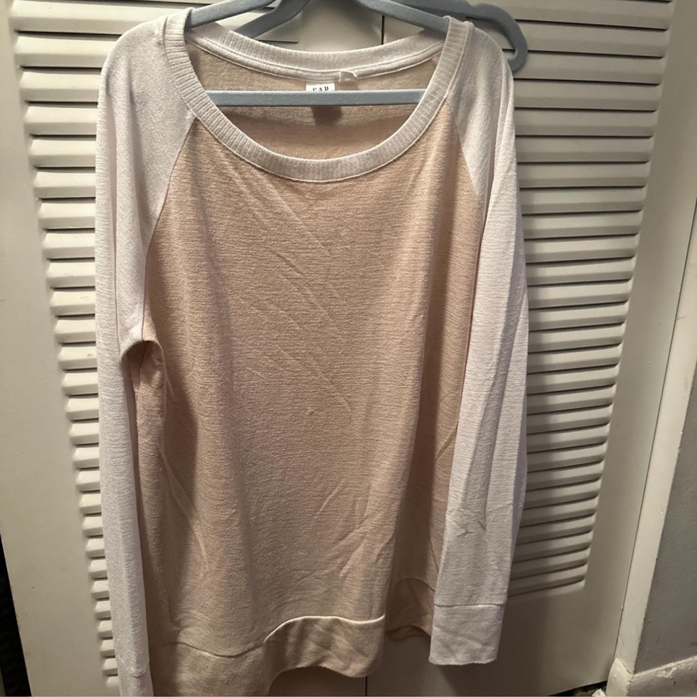 beige and white long sleeve gap shirt